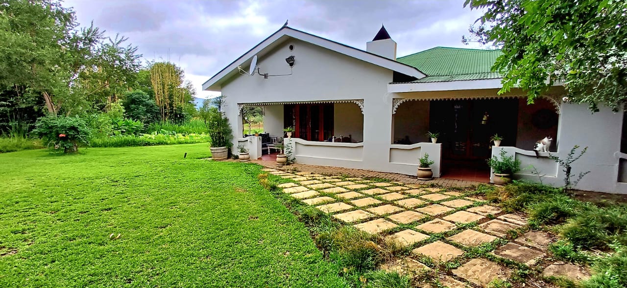 Wide view of the Deo Volente veranda and gardens