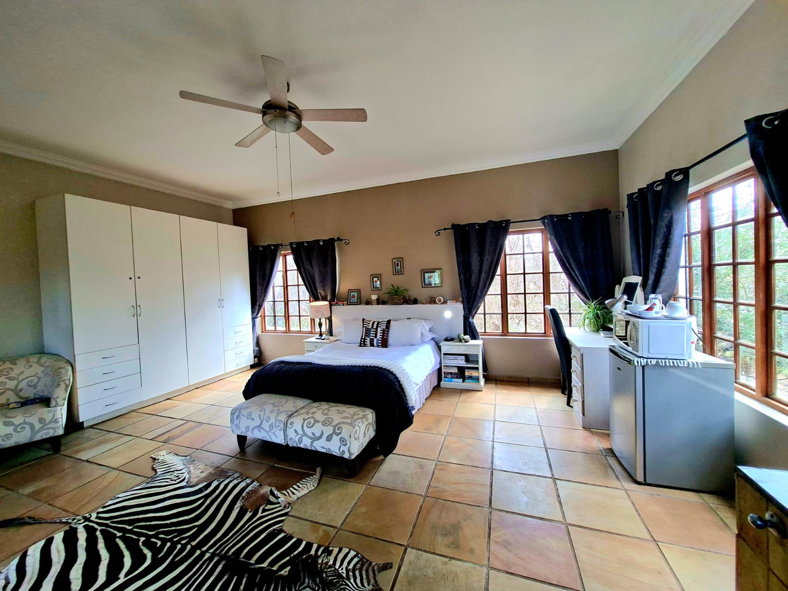 Snap Dragon Suite bedroom with zebra rug